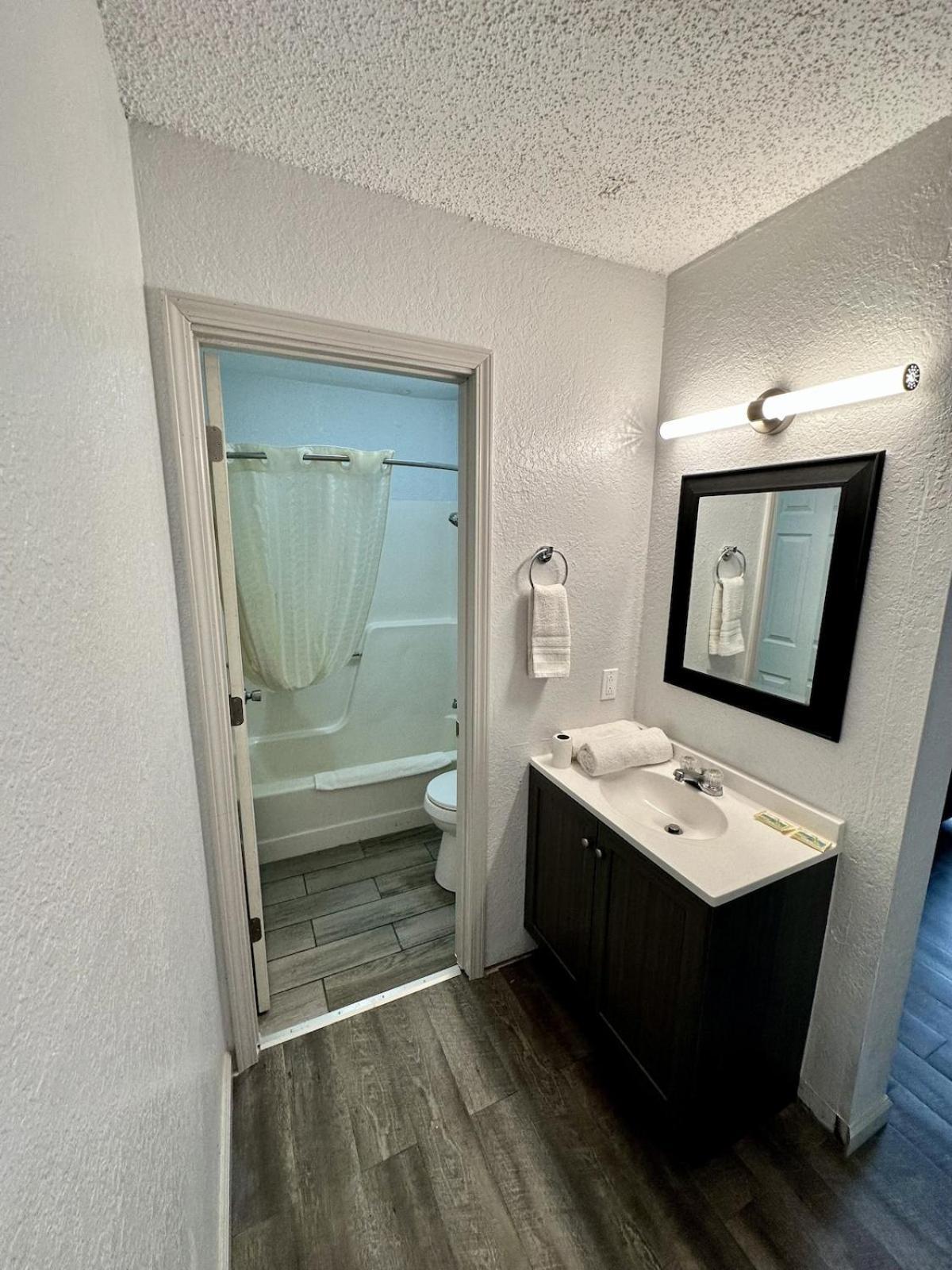 Ozark Inn And Suites Osage Beach Ngoại thất bức ảnh
